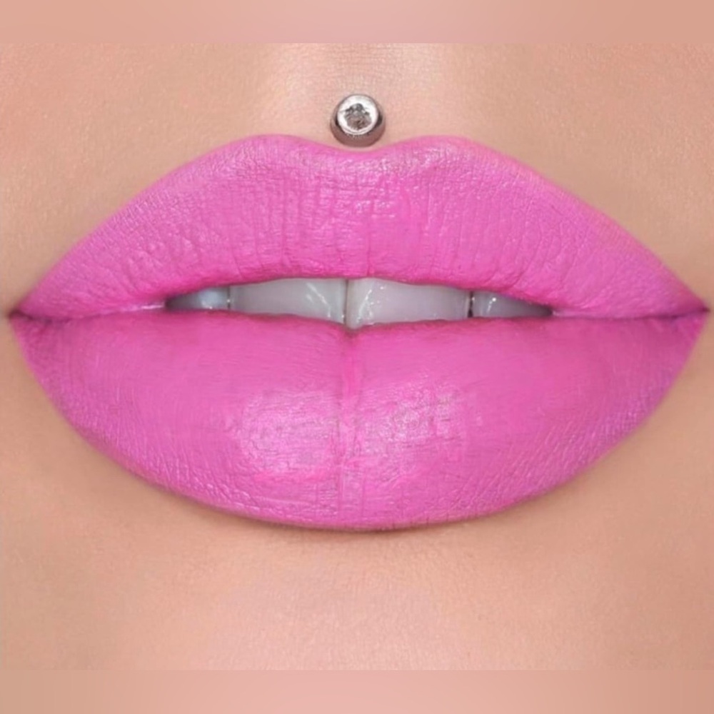 Jeffree Star Velvet Trap Lipstick-Pink Messiah